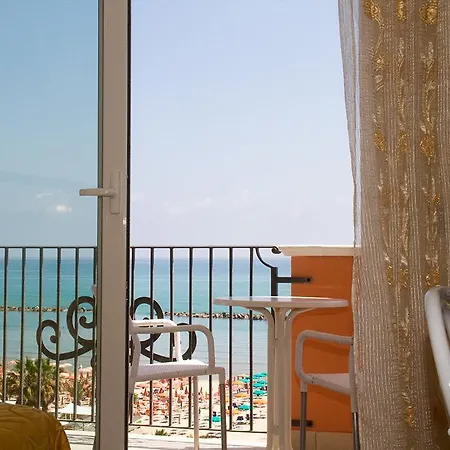 Cristall ホテル 3*